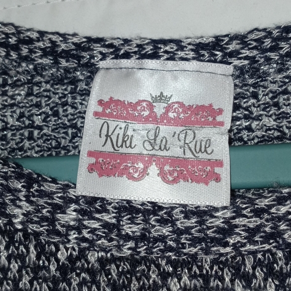 4/$20 Kiki La Rue heathered gray oversized top - Picture 5 of 7